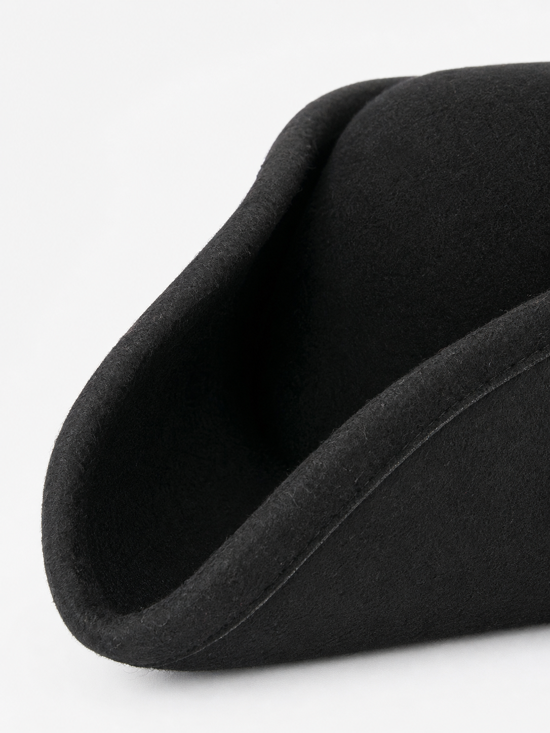 1pc Black Pirate Hat, Classic Three-Cornered Tricorne Hat with Wide Curved Brim and Structured Crown for Cosplay, Costume Parties and Themed Events