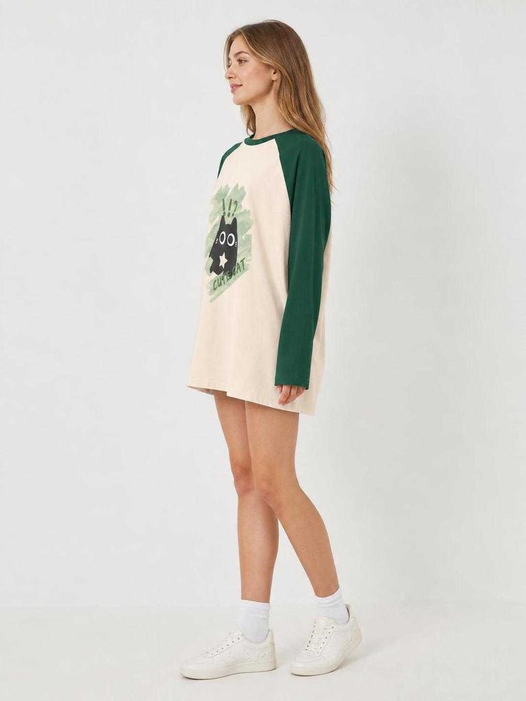 Oversized Raglan T-Shirt with Cat Print for Everyday Wear side view