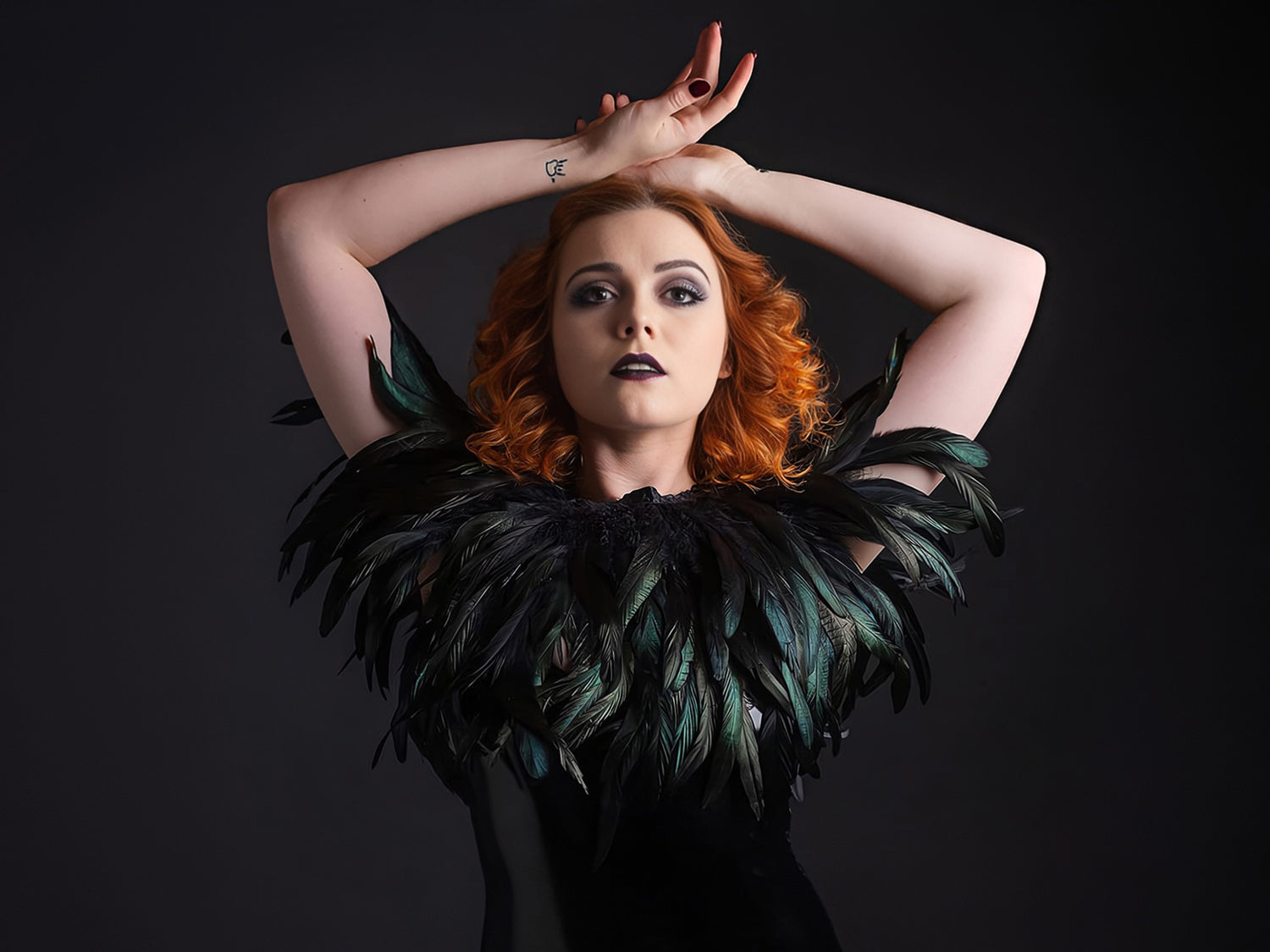 Feather Shawl & Collar : Unveil Your Inner Majesty