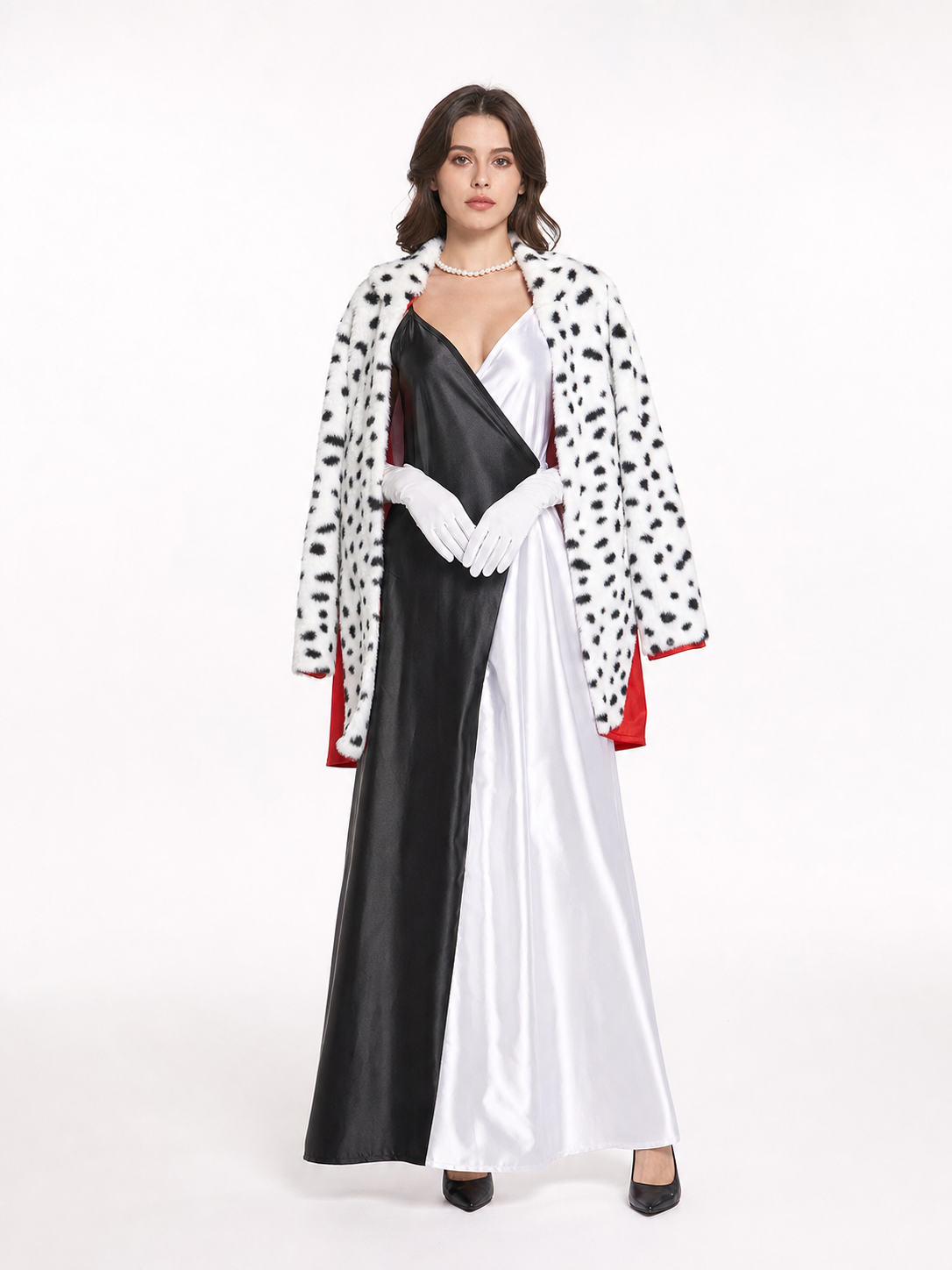 Women's Cruella cosplay costume with cape and gloves