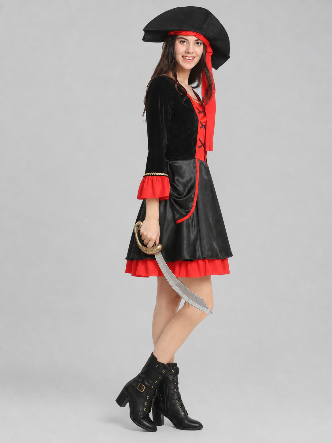 Pirate costume with dress and hat for Halloween