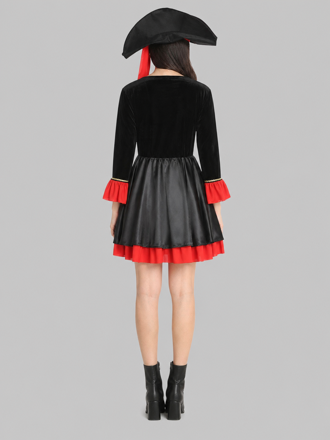 Pirate costume with dress and hat for Halloween