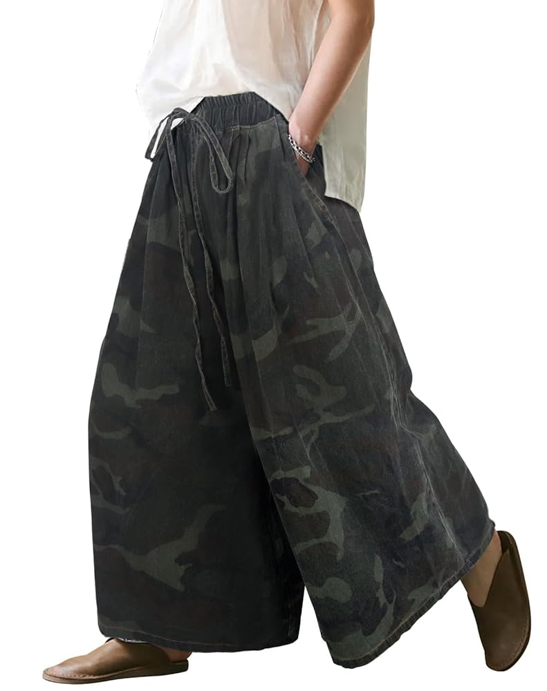 Wide-Leg Cropped Jeans with Camouflage Print