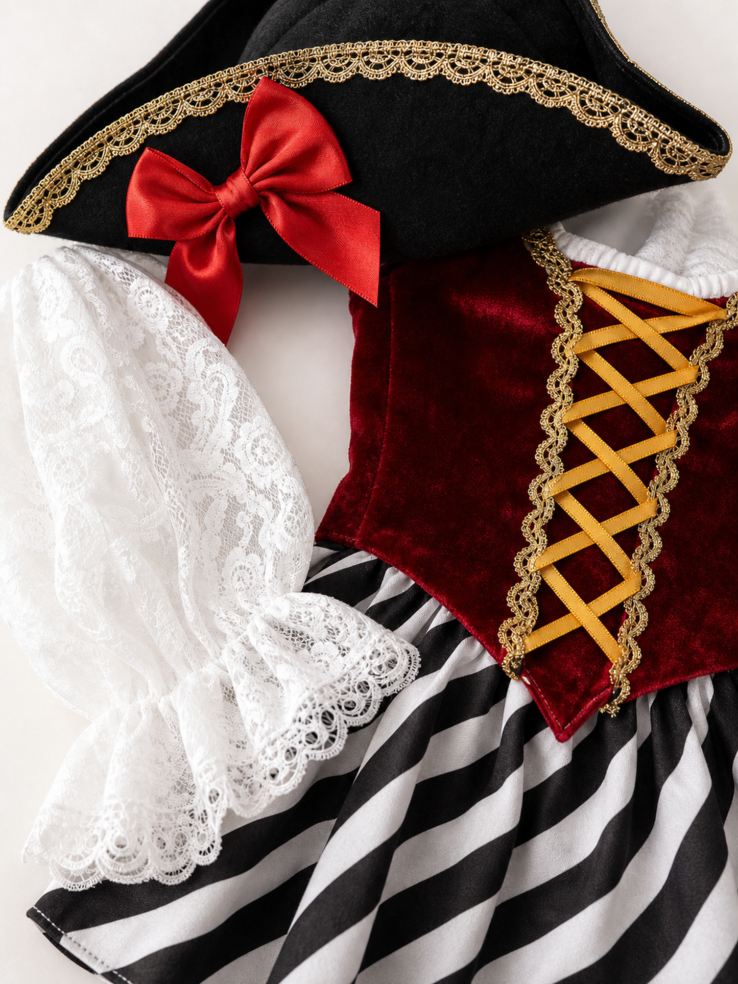 Women's Pirate Costume with Tricorn Hat for a Party