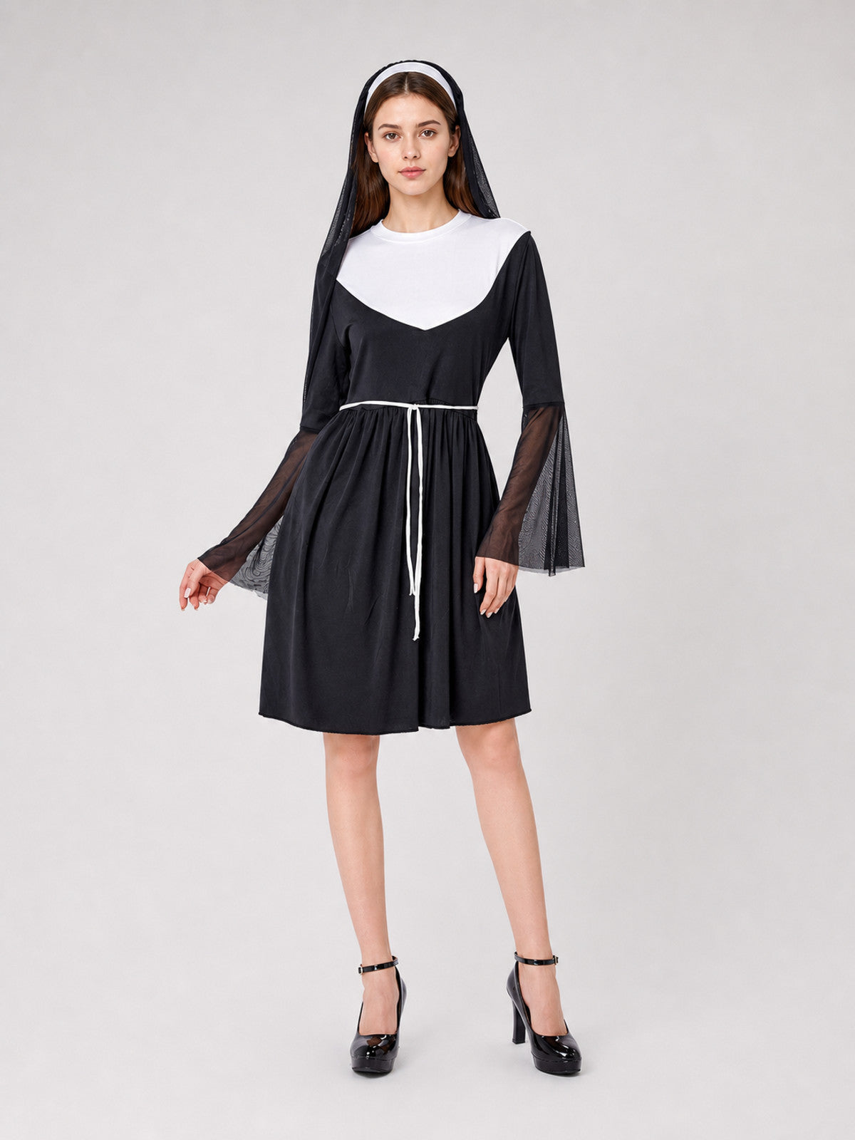 Religious Attire for Cosplay with a Black Veil Costumes detail