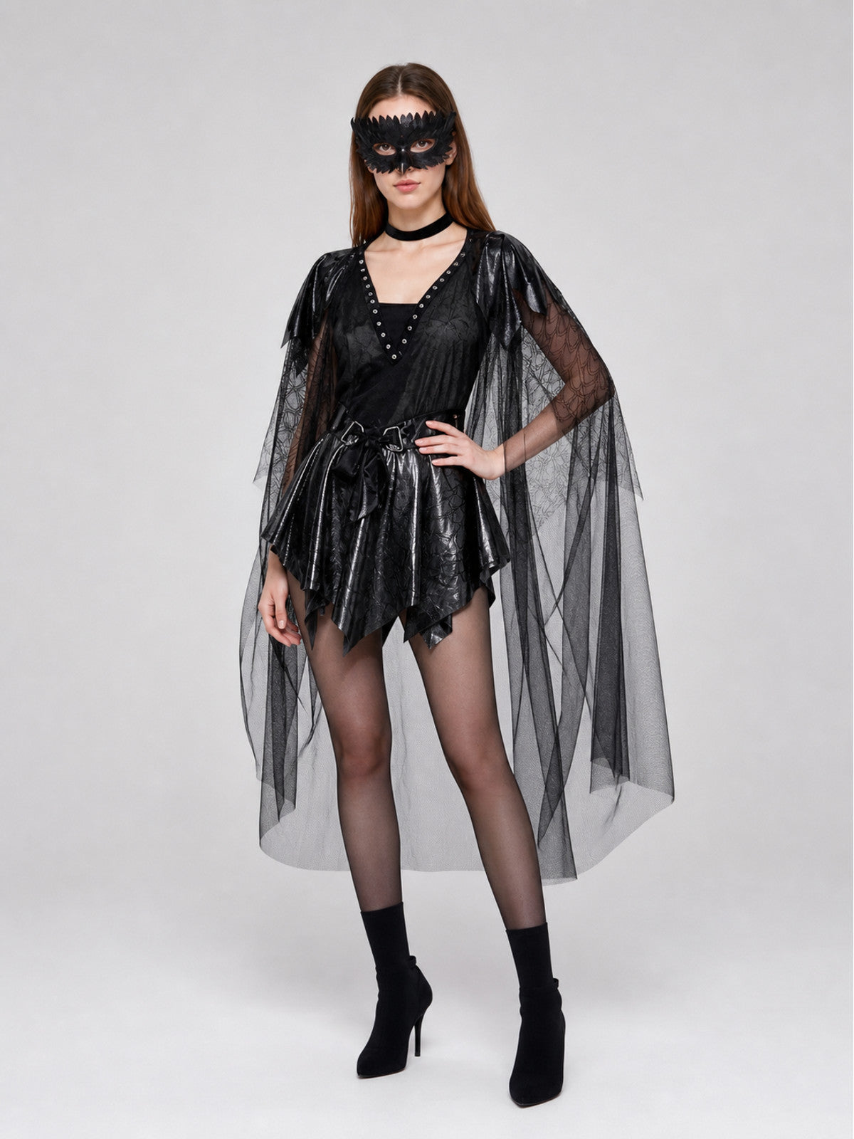 Black vampire costume with cape and mask for a party