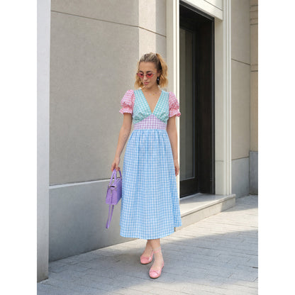 Plaid Midi Dress with a V-Neck and Puff Sleeves