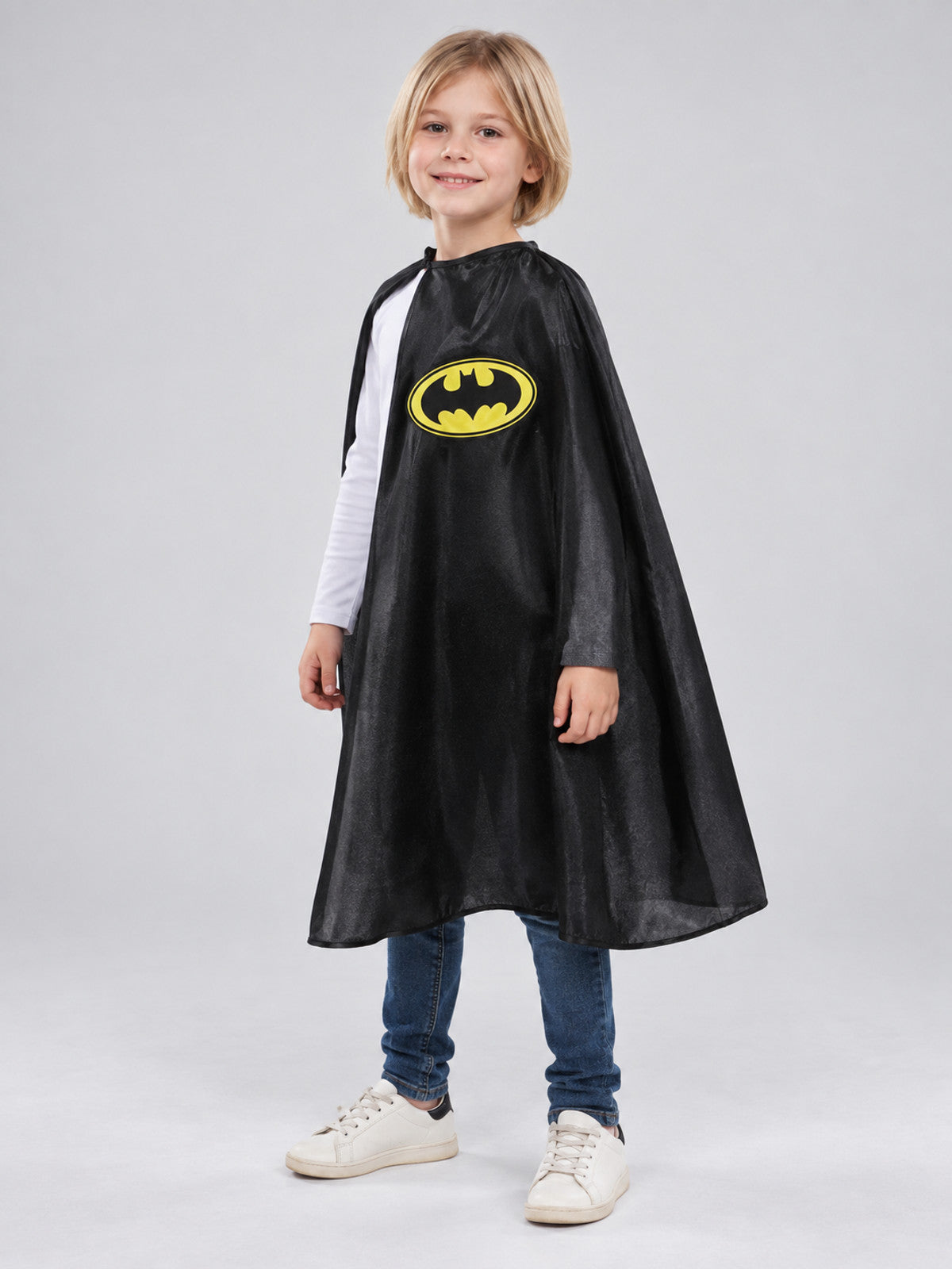 Kids' superhero cape black with yellow emblem