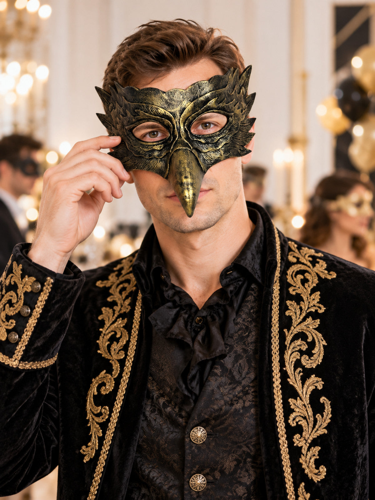 Bird head carnival mask with beak, bronze
