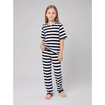Children’s striped costume for themed outfits. The set is made in contrasting black and white: horizontal stripes appear on the short-sleeve top, pants, and headwear. This pattern immediately creates a recognizable dress-up look and helps a