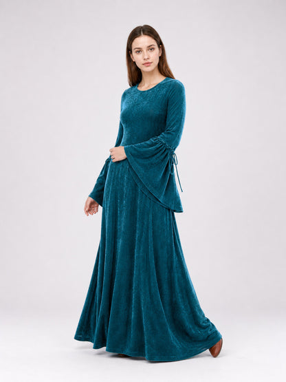 Long Retro-Style Dress with Sleeves and Belt