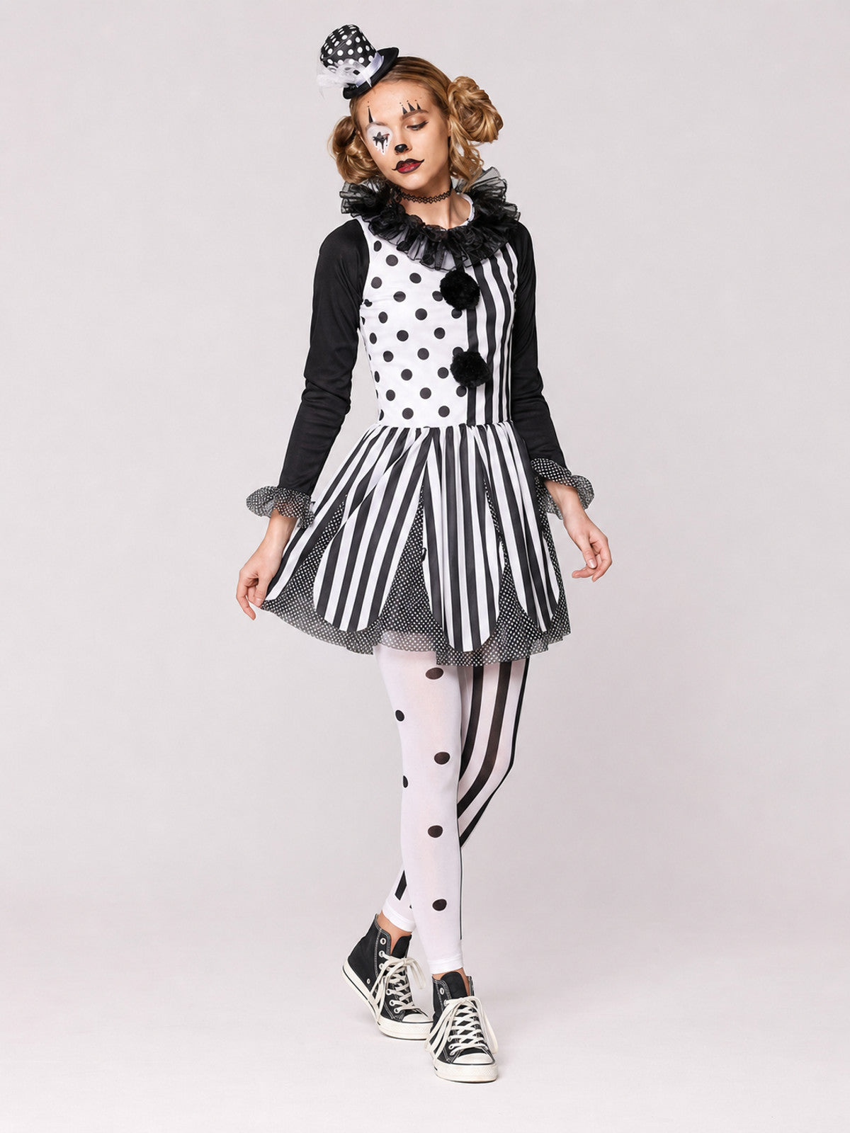 Black and White Clown Costume for Halloween and Cosplay Costumes detail