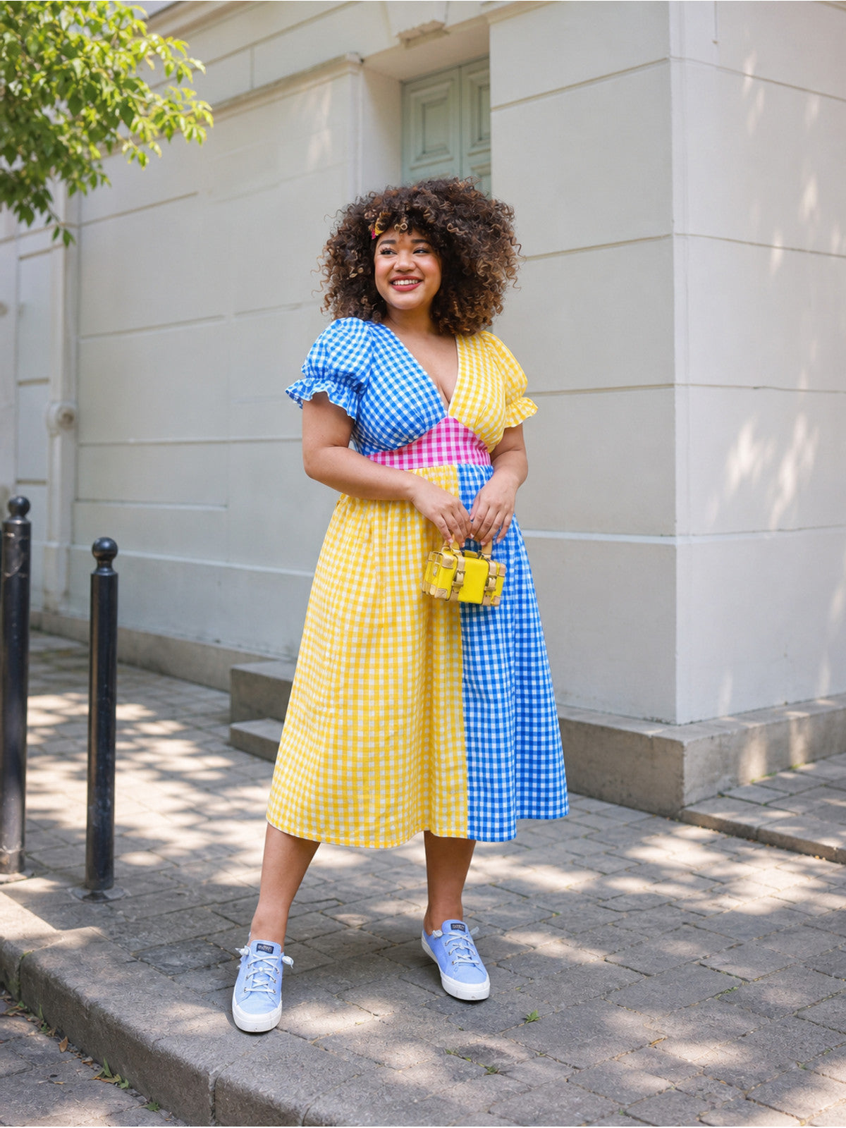 Midi dress with short sleeves and ruffles at the cuffs