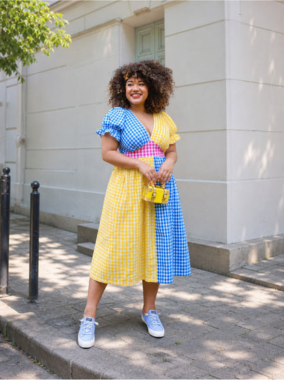 Midi dress with short sleeves and ruffles at the cuffs