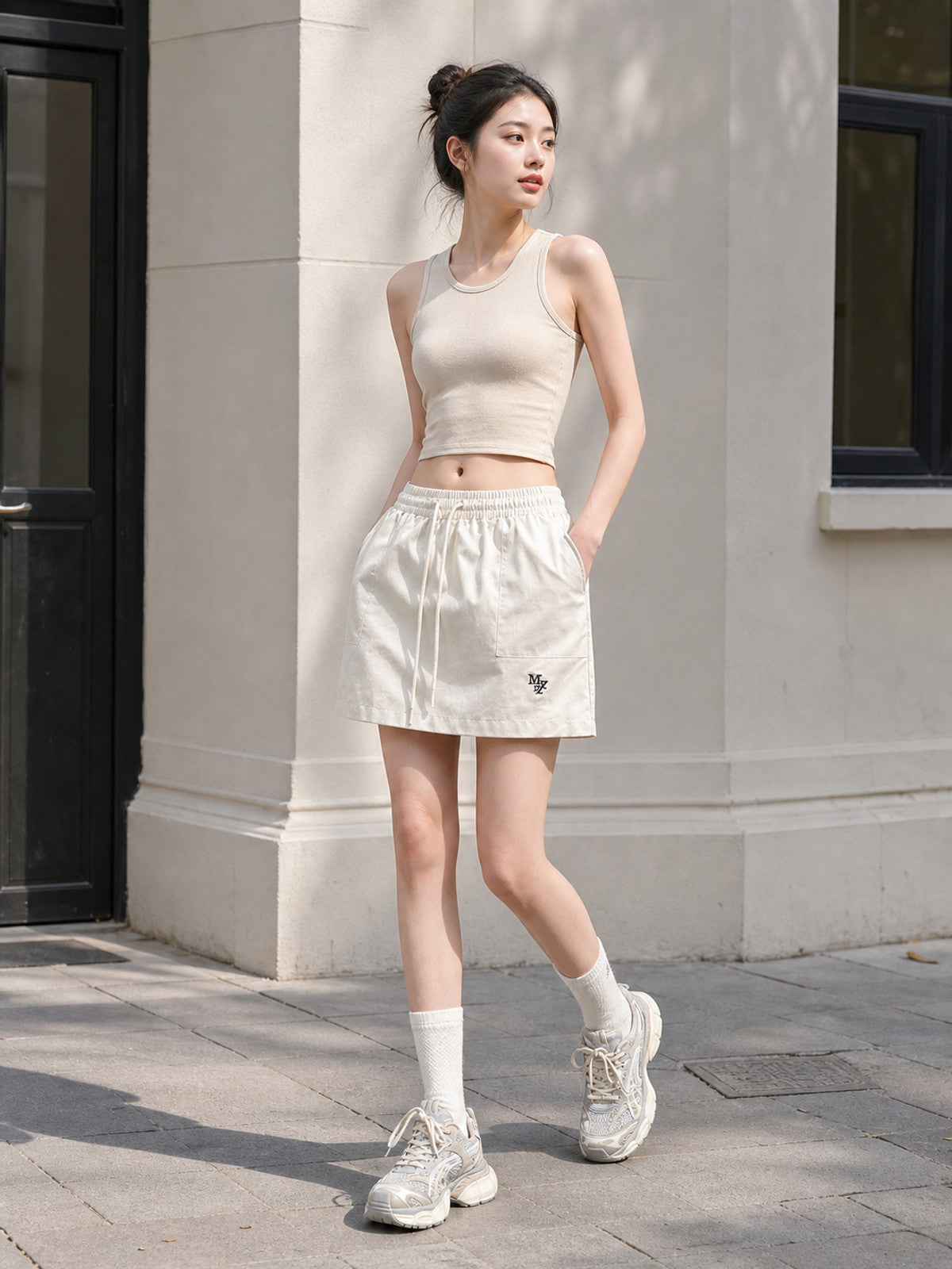 Women's Short Loose-Fit Shorts with Pockets product detail