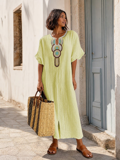 Embroidered midi dress with short sleeves and a relaxed fit Costume Dresses detail