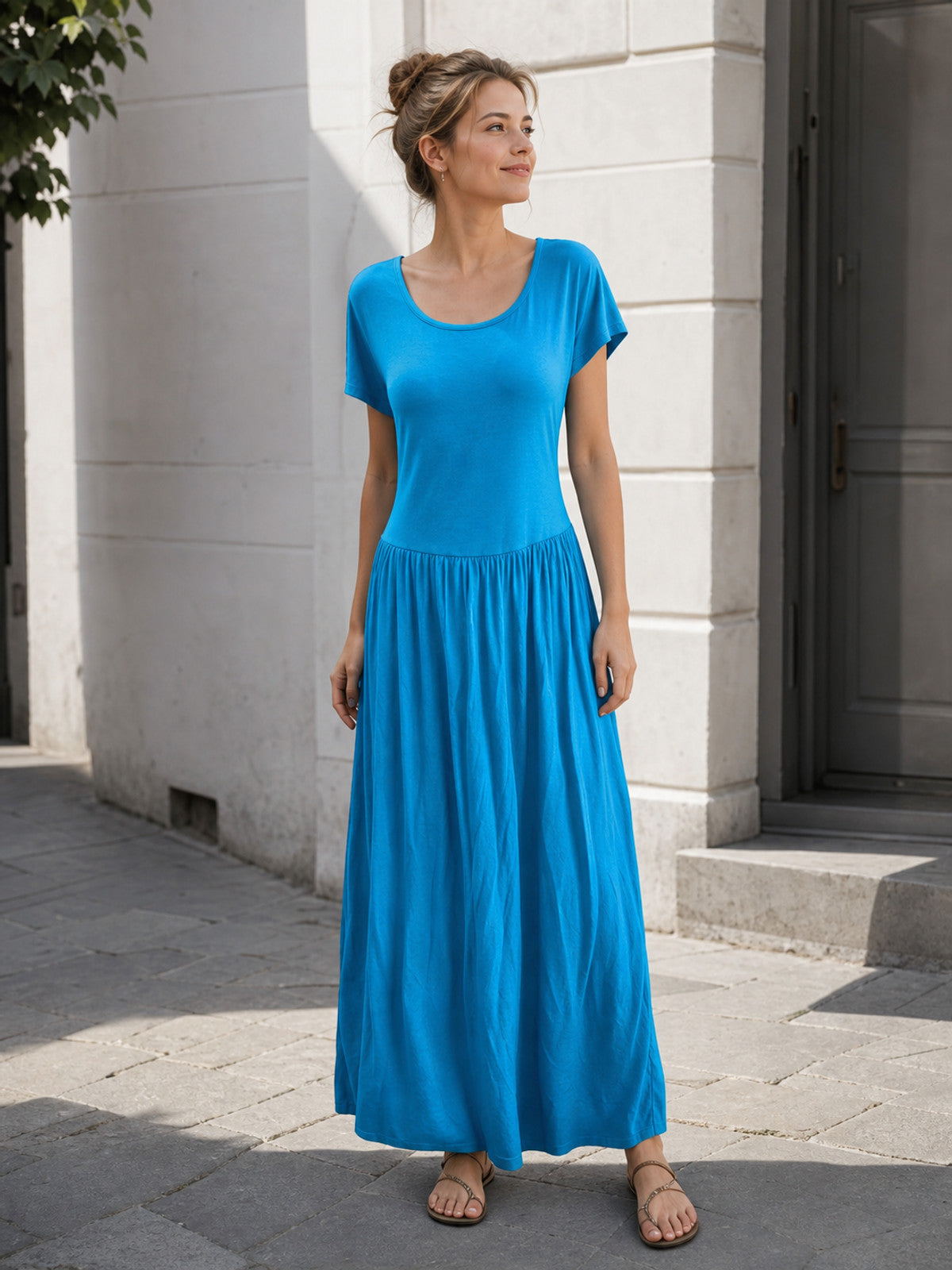 Long Women's Dress with Short Sleeves and Pleats Costume Dresses detail