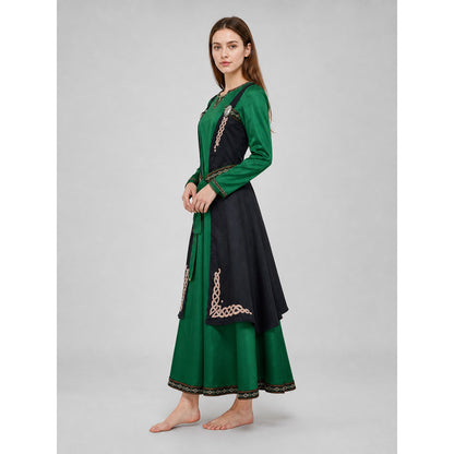 Retro Dress with Pattern and Long Sleeves