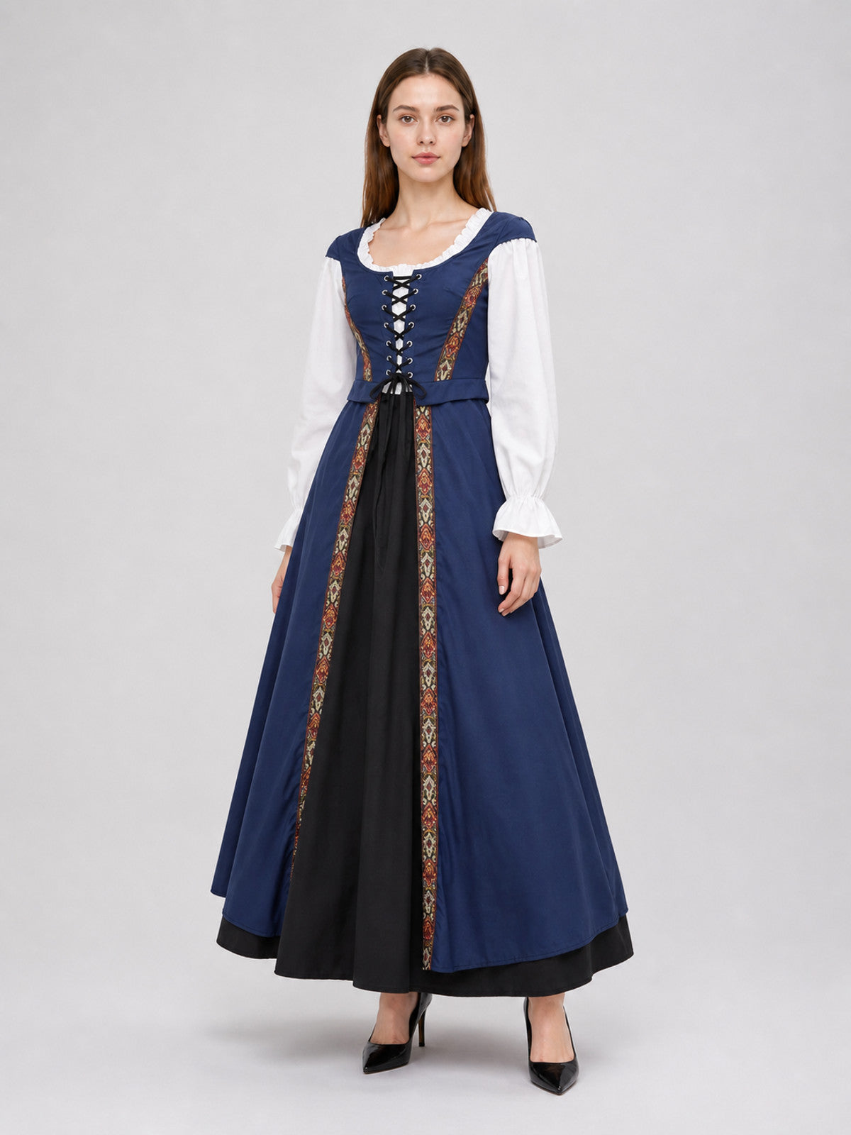 Halloween Witch Costume: Dress with Cape