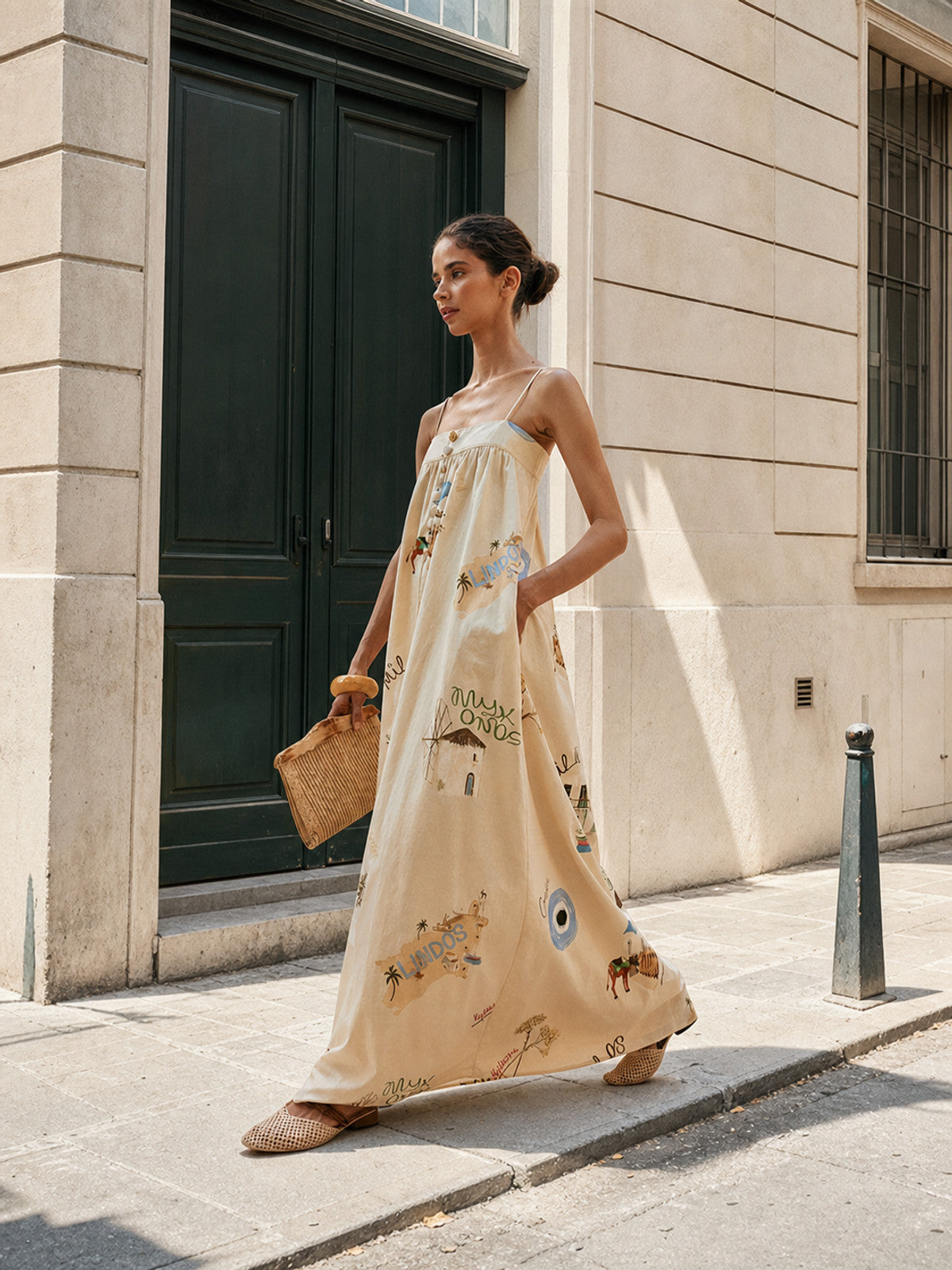 Long dress with thin straps, a print, and buttons