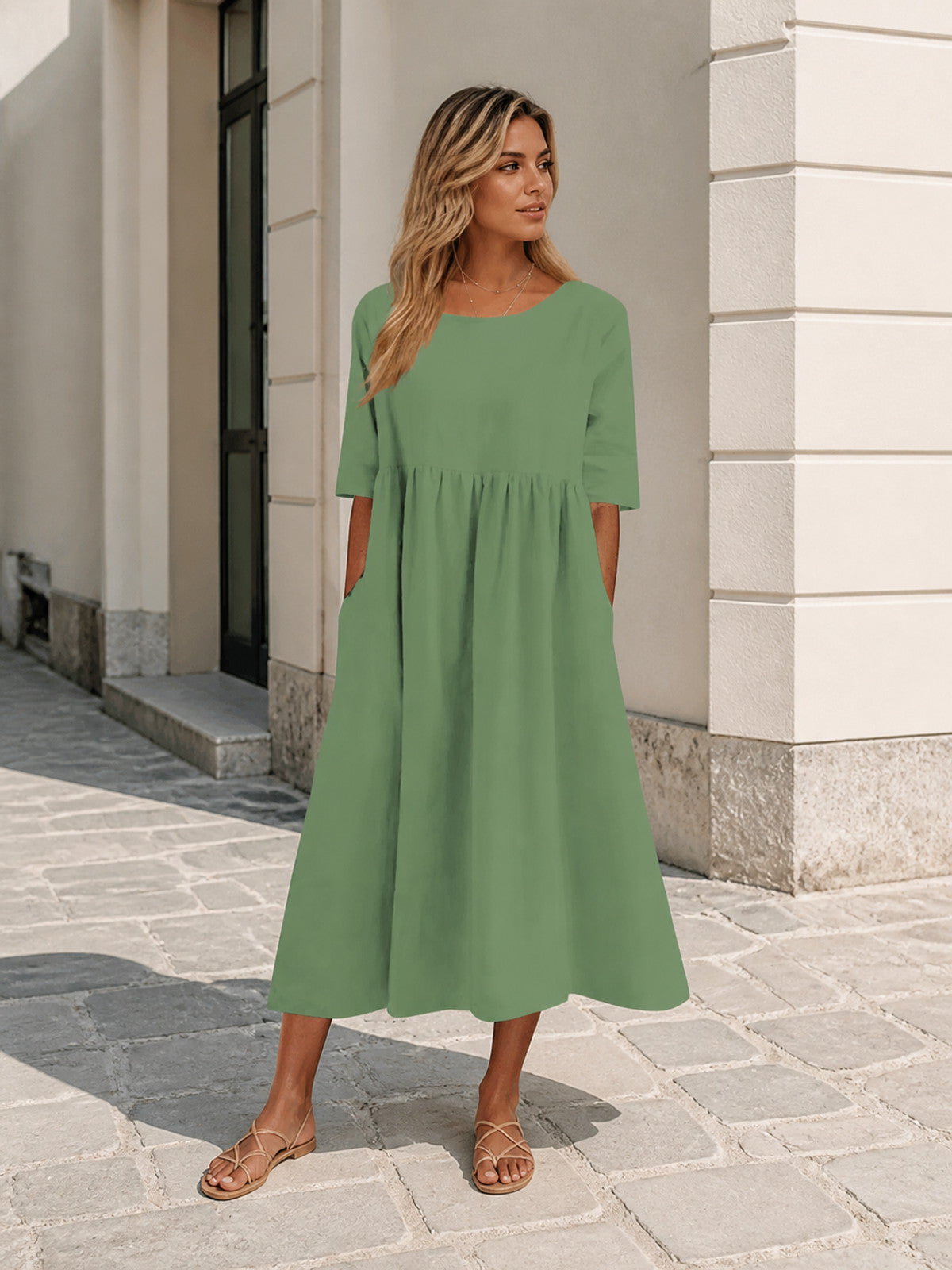 Loose-Fit Dress with a Round Neckline and Sleeves Costume Dresses detail
