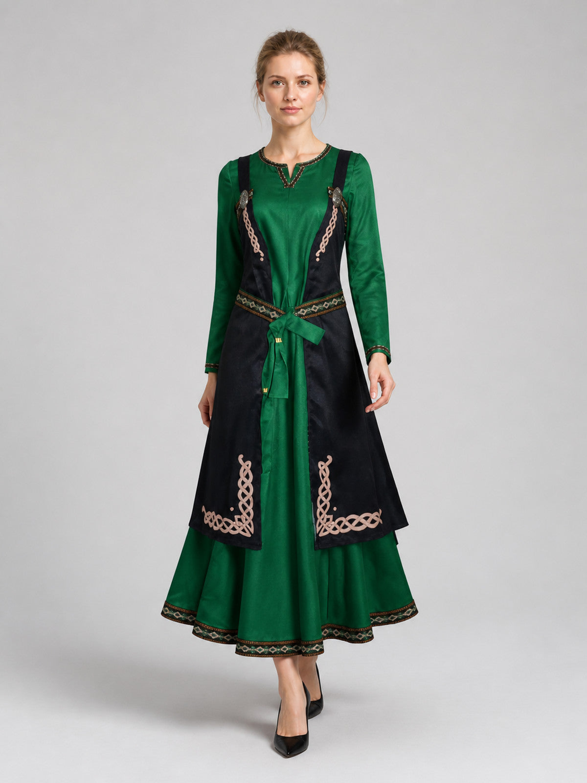 Medieval Renaissance-Style Dress with Pattern and Apron Costume Dresses detail