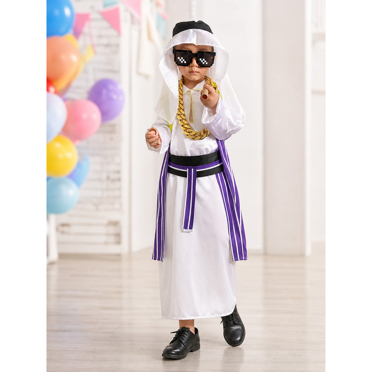 Arabian-style costume with accessories lifestyle
