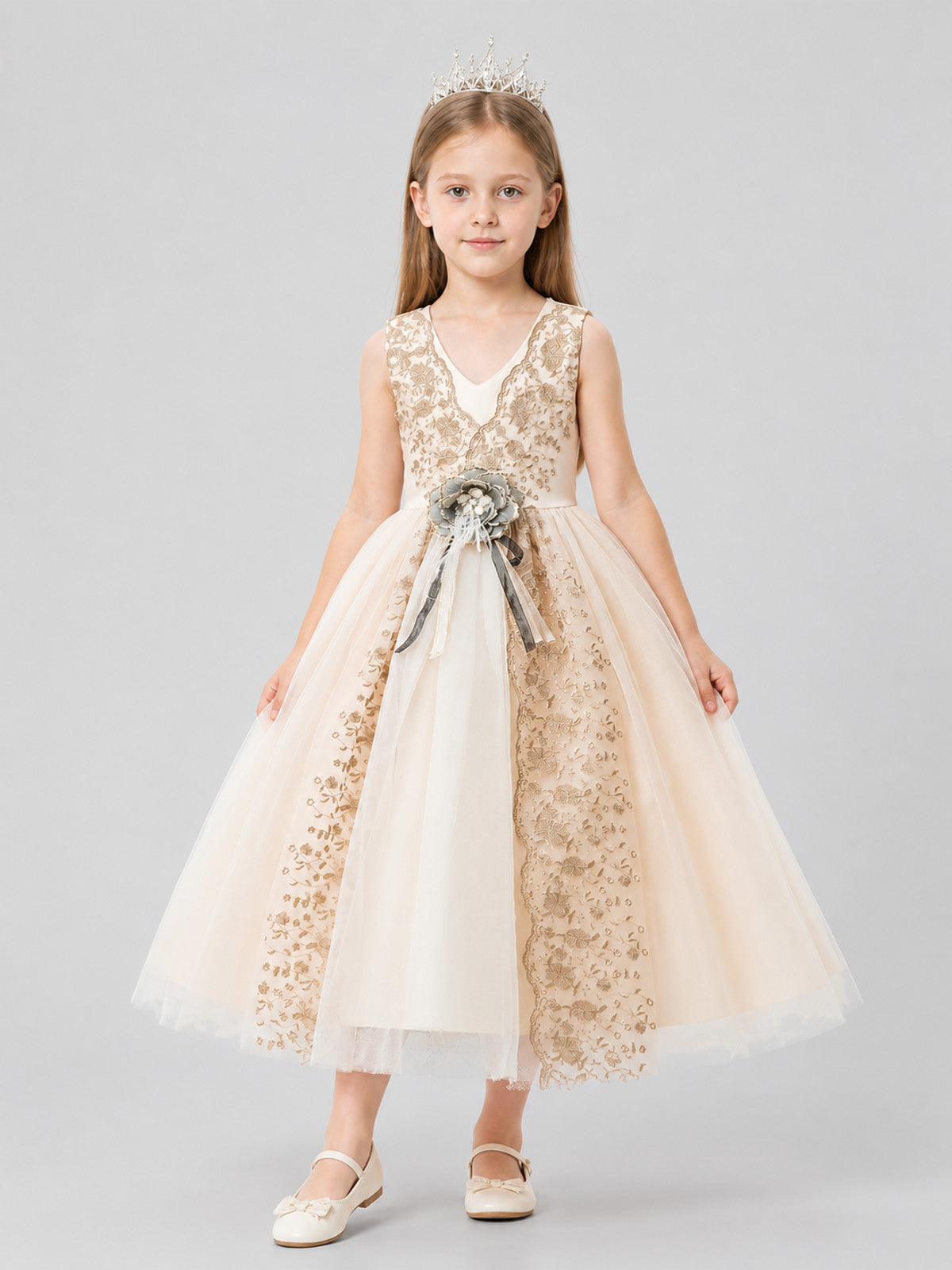 Long, Full Princess Dress with Embroidery Costume Dresses detail