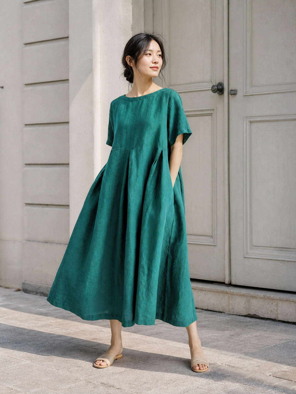 Women's Loose-Fit Dress with a Round Neckline Costume Dresses detail