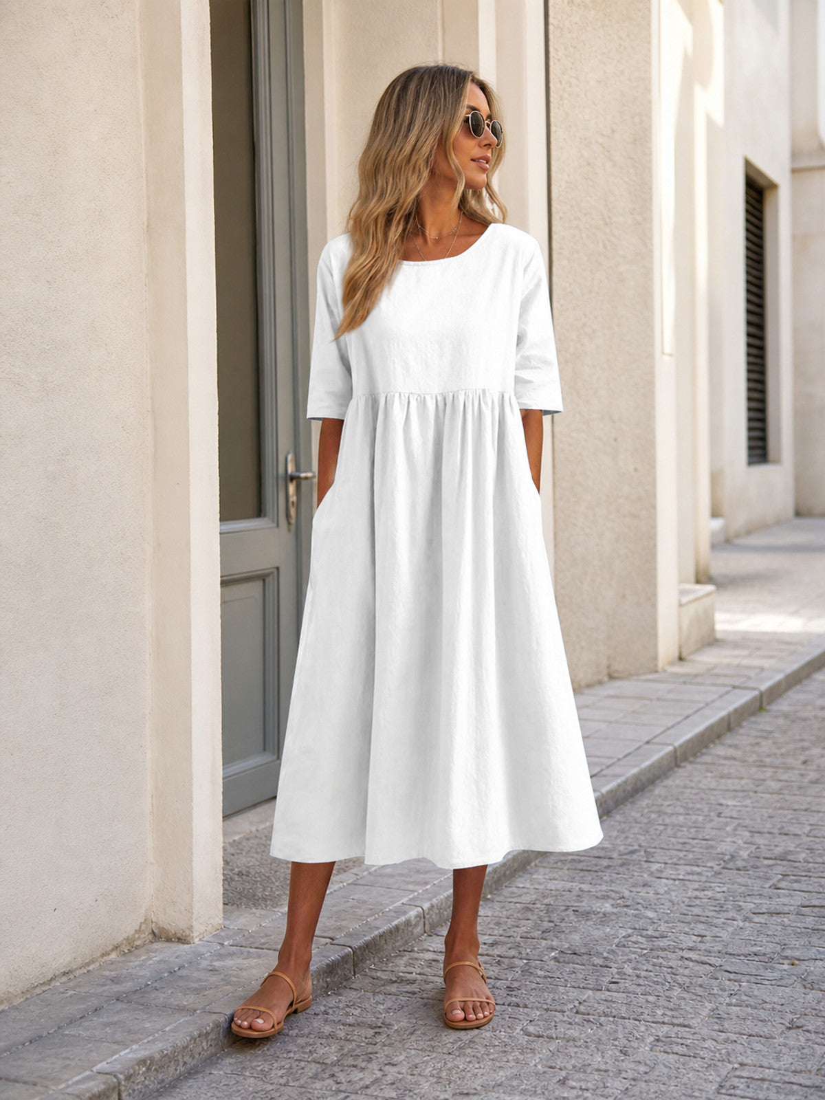 White Long Loose-Fit Dress with a Round Neckline Costume Dresses detail