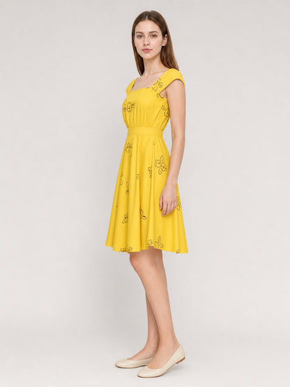 The dress is designed to recreate Mia’s look from the film La La Land and for side view
