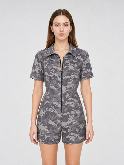 Camouflage jumpsuit costume with cap for parties front view