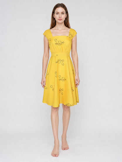 The dress is designed to recreate Mia’s look from the film La La Land and for on-model view