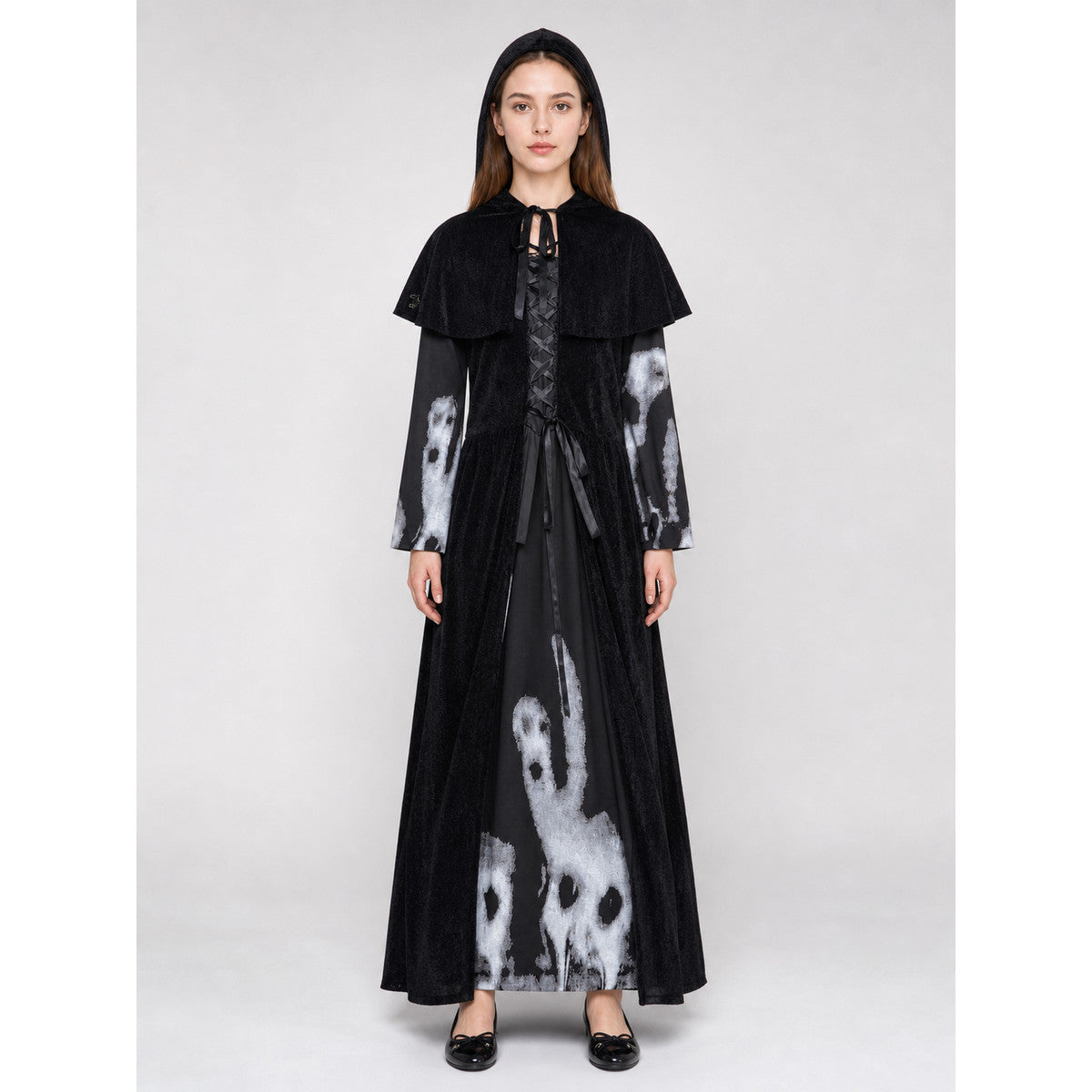 The black witch costume is designed as a long dress with a short shoulder cape. The design features a Halloween theme and is suitable for stage performances, festive events, and themed costumes. The front is decorated with crisscross lacing