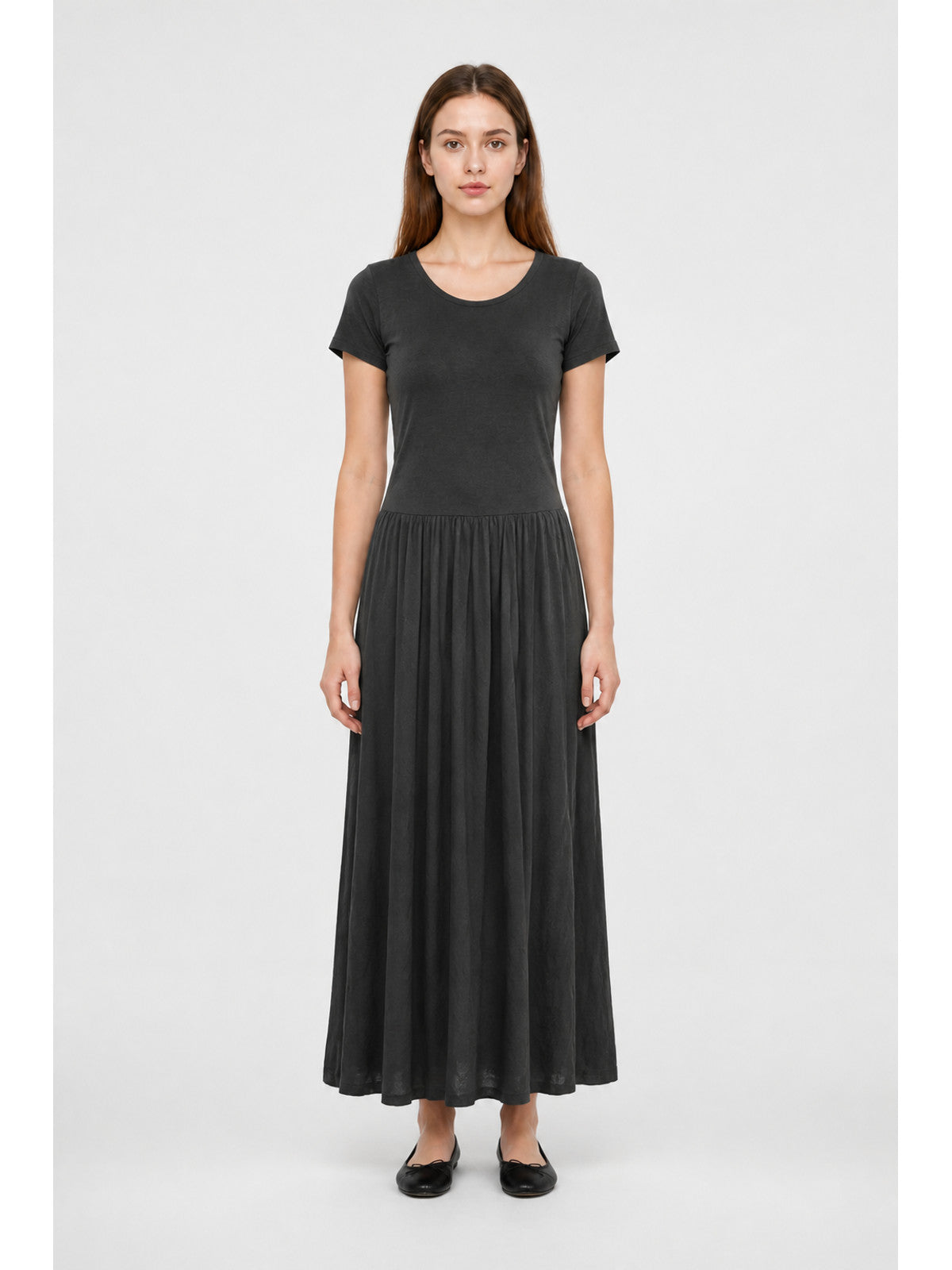 Long dress with short sleeves and pleating main product view