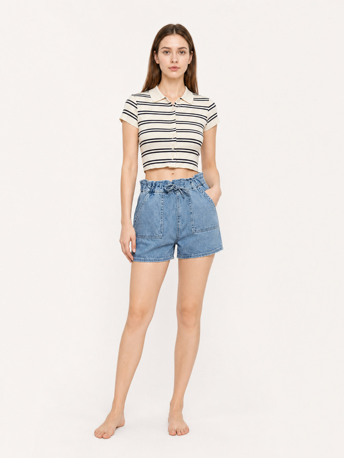 Light Blue Relaxed-Fit Denim Shorts with an Elastic Waistband and Drawstring
