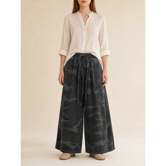 Wide-Leg Cropped Jeans with Camouflage Print