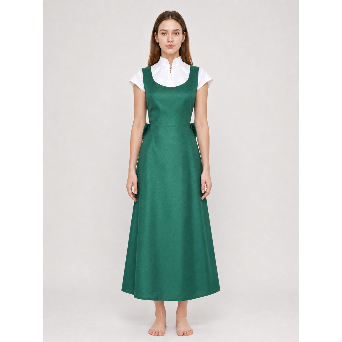 The green Kushina Uzumaki cosplay pinafore dress is designed in the recognizable style of the character from the anime Naruto: Shippuden. The design is a green pinafore dress with a square neckline, wide straps, and open pockets on the side