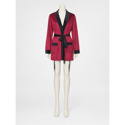 The captain costume is designed in the style of a professional maritime uniform and is suitable for creating a look for carnival events, themed parties, stage performances, and Halloween. The design is based on a burgundy uniform with contr