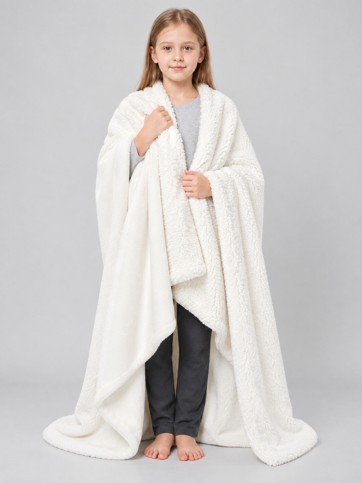Double-sided flannel and polyester blanket, white
