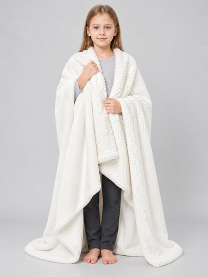 Double-sided flannel and polyester blanket, white
