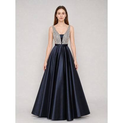 Elegant floor-length dress with a V-neckline