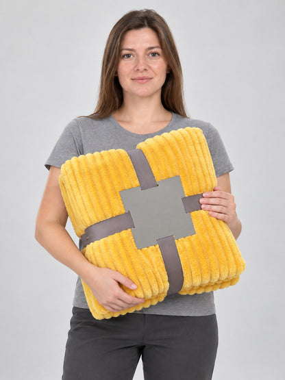 Gold Blanket Made of Polyester and Flannel with Embossed Stripes