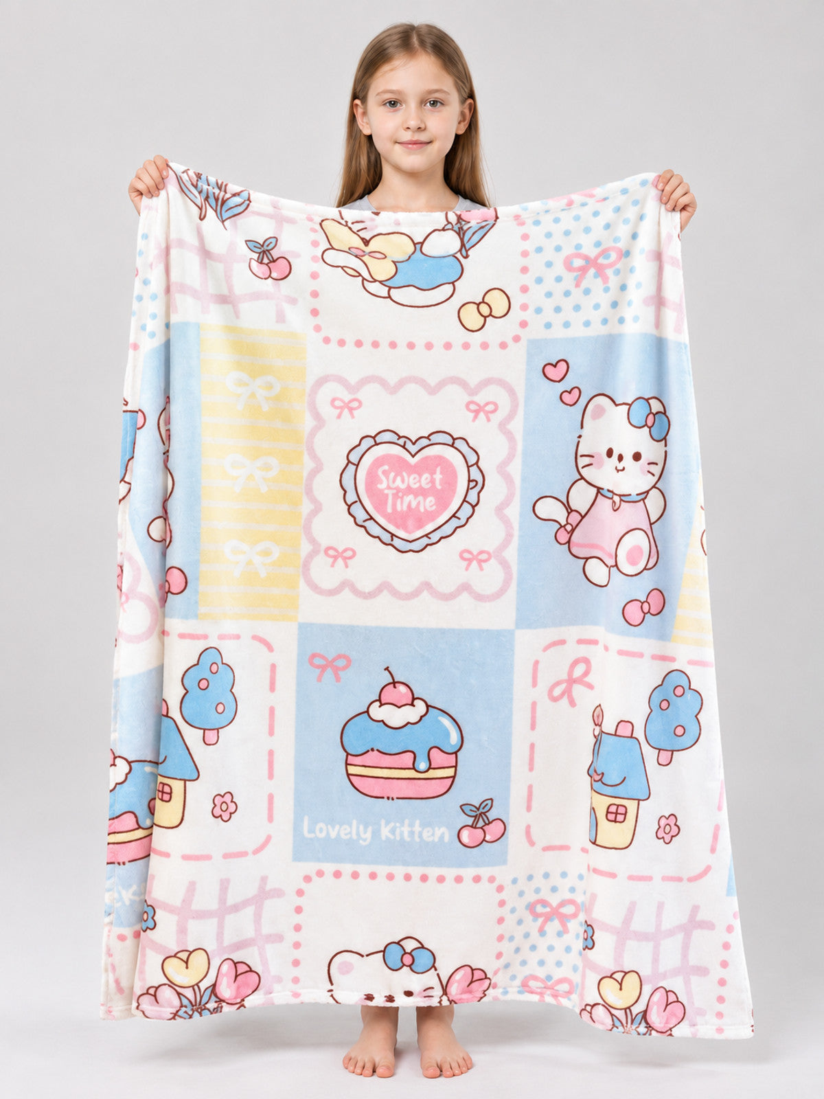 Reversible polyester blanket white with kitten print