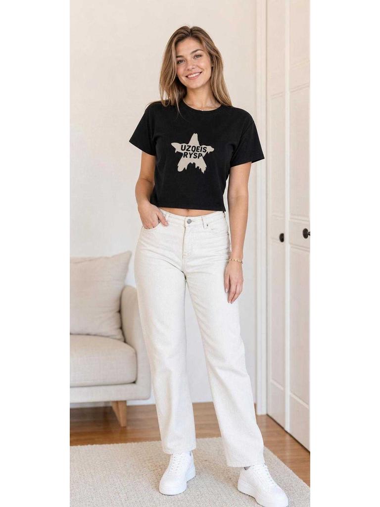 Black T-shirt with star print for an outfit