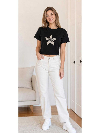 Black T-shirt with star print for an outfit