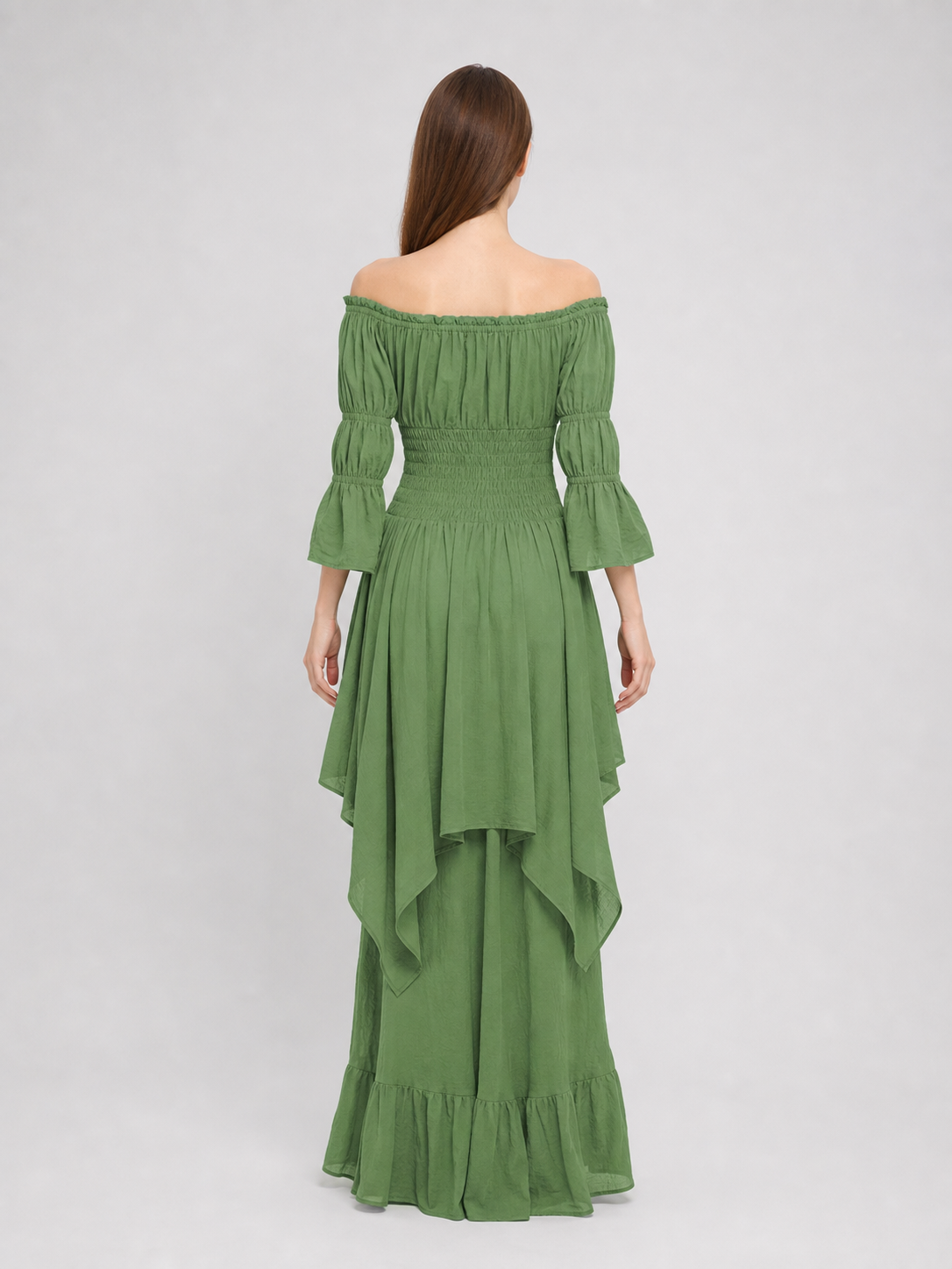 Long Dress with Voluminous Sleeves in a Vintage Style