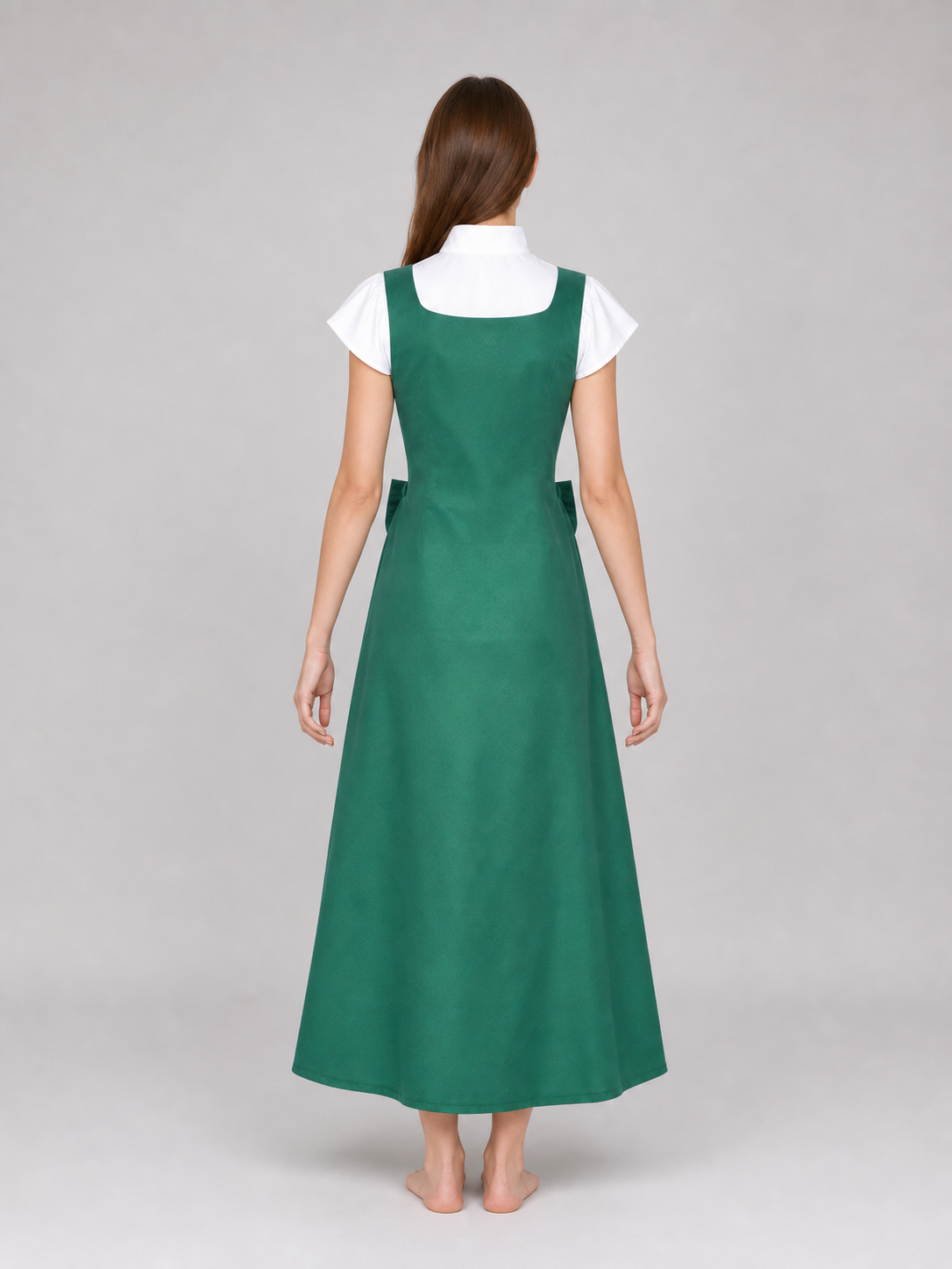The green Kushina Uzumaki cosplay pinafore dress is designed in the recognizable style of the character from the anime Naruto: Shippuden. The design is a green pinafore dress with a square neckline, wide straps, and open pockets on the side