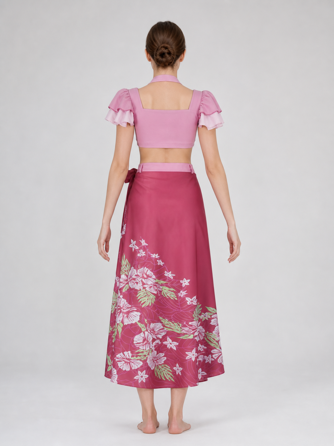 This cosplay set is designed as a short-sleeve crop top and a long skirt. It includes a top, a half-skirt, and decorative bows. There is a bow on the chest of the top, and another bow is placed on the side of the skirt waist. The top has an