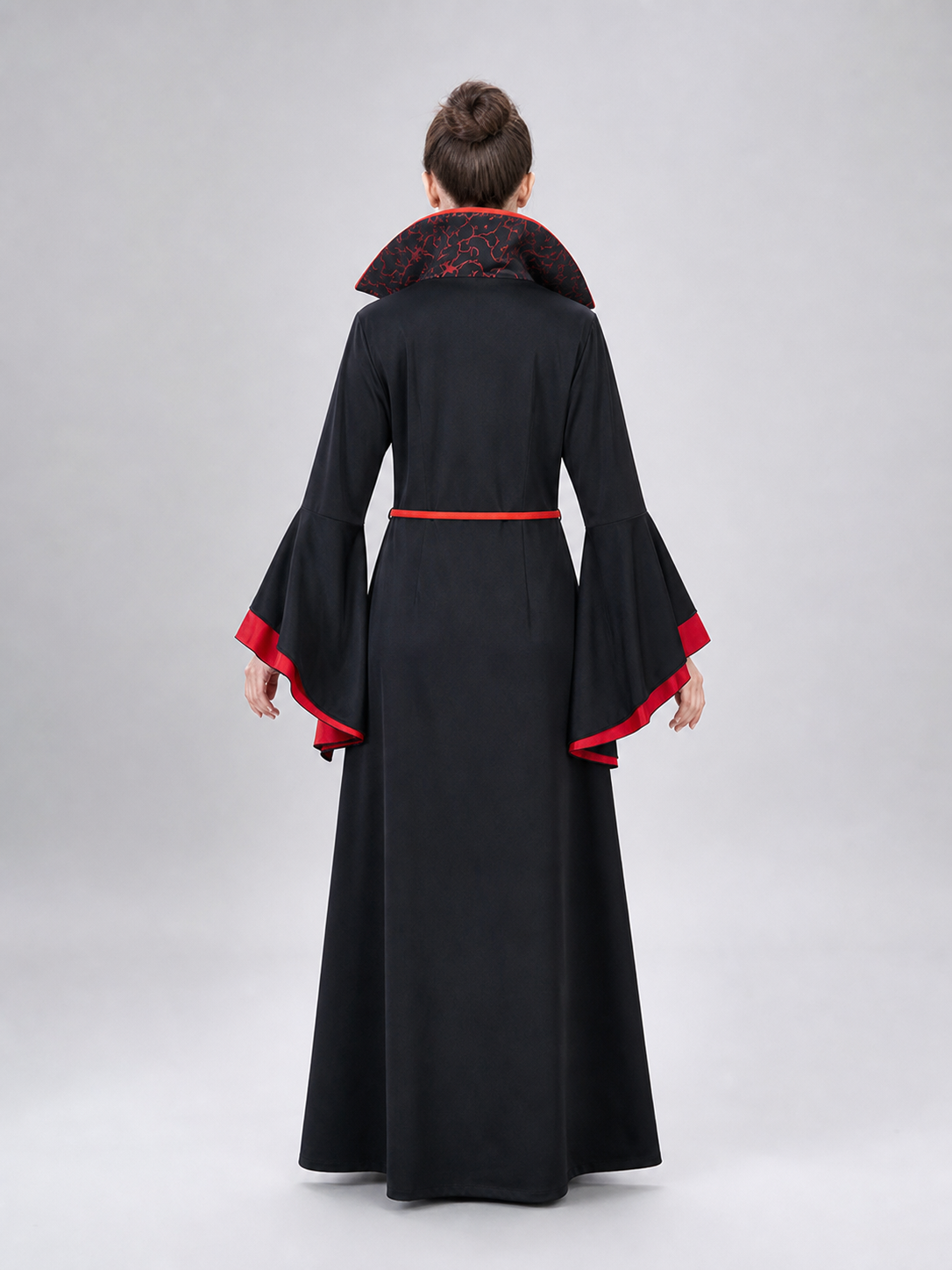Vampire Costume: Floor-Length Dress with Necklace
